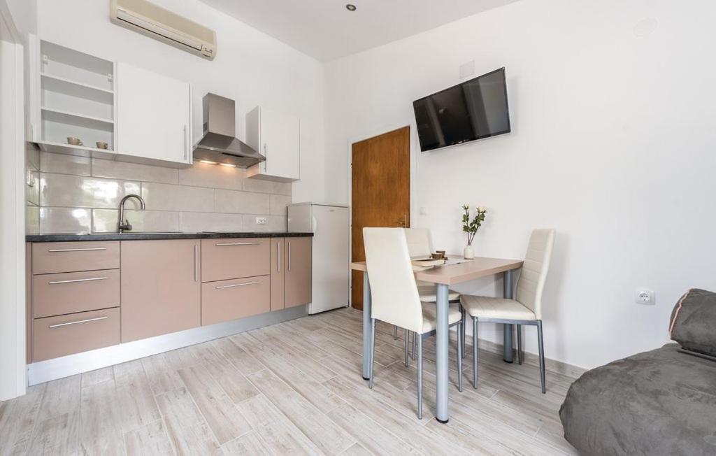 Apartments Lord Пироваць Екстер'єр фото